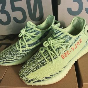 yeezy 350 v2 “semi frozen” follow IG @dfreshkicks